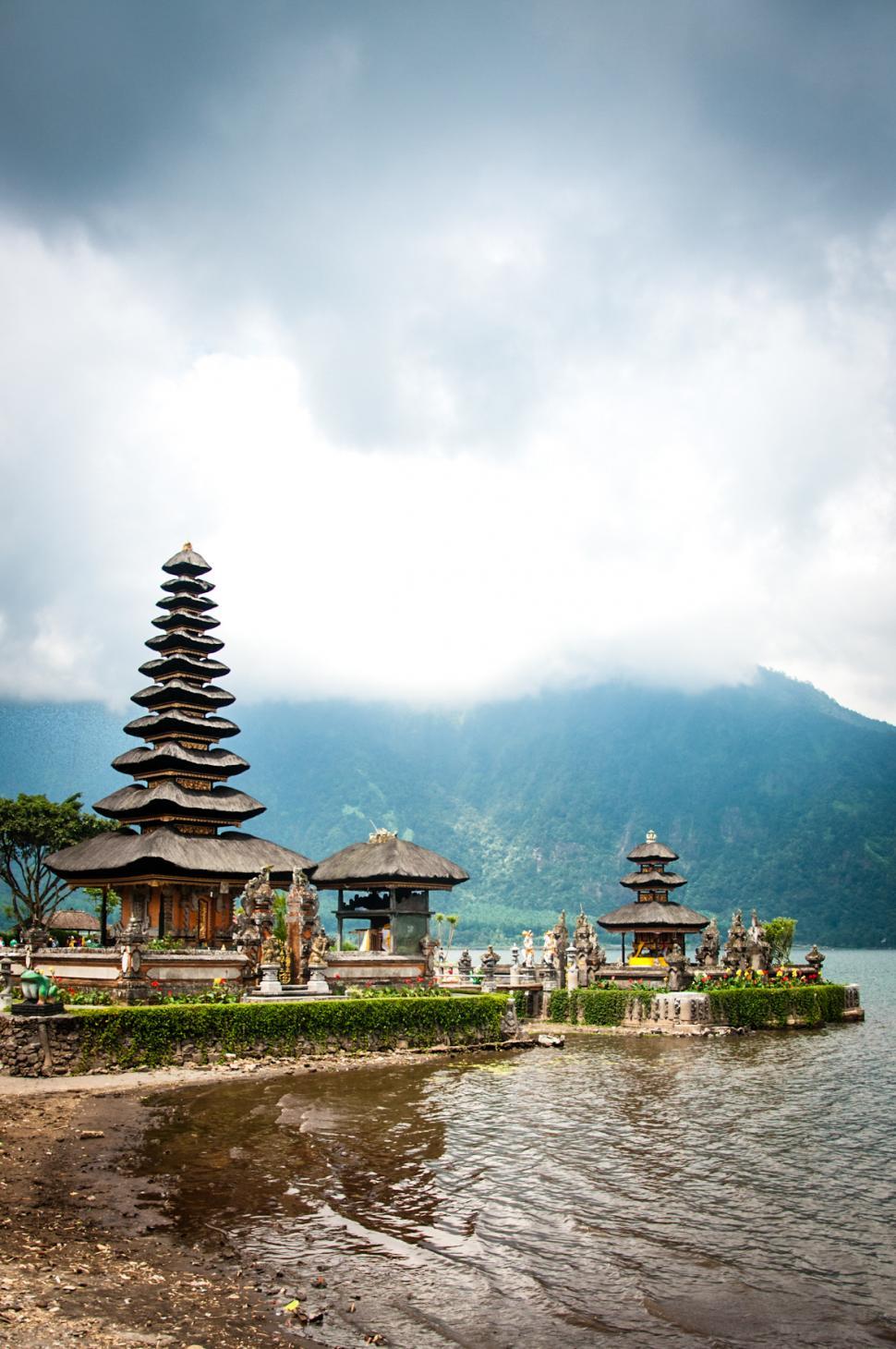 Free Image of Pura Ulun Danu temple in bali 