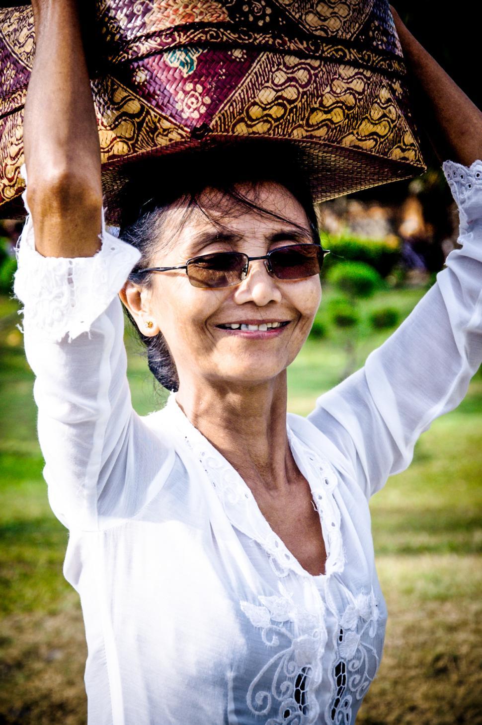 Free Image of Portrait of a balinese woman with a basket 