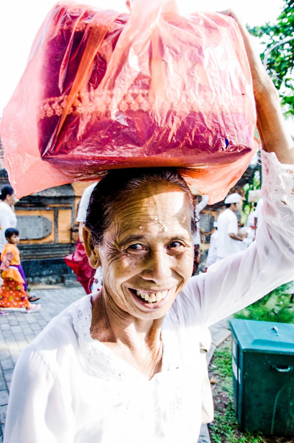 Free Image of Portrait of a balinese woman with a basket 