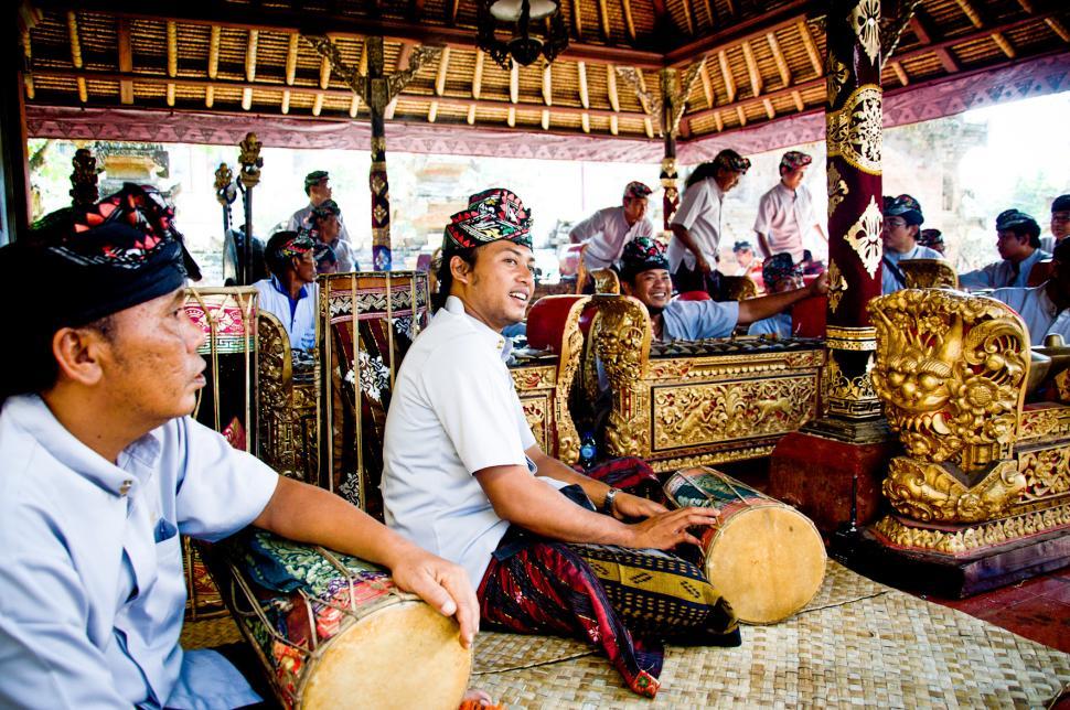 Free Image of Men play traditional gamelan percussion  