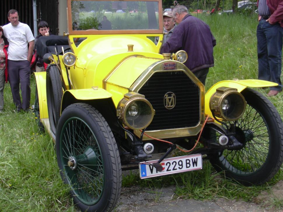 Free Image of Bugatti old model 