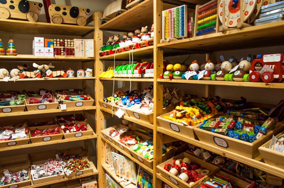Free Image of toy store 