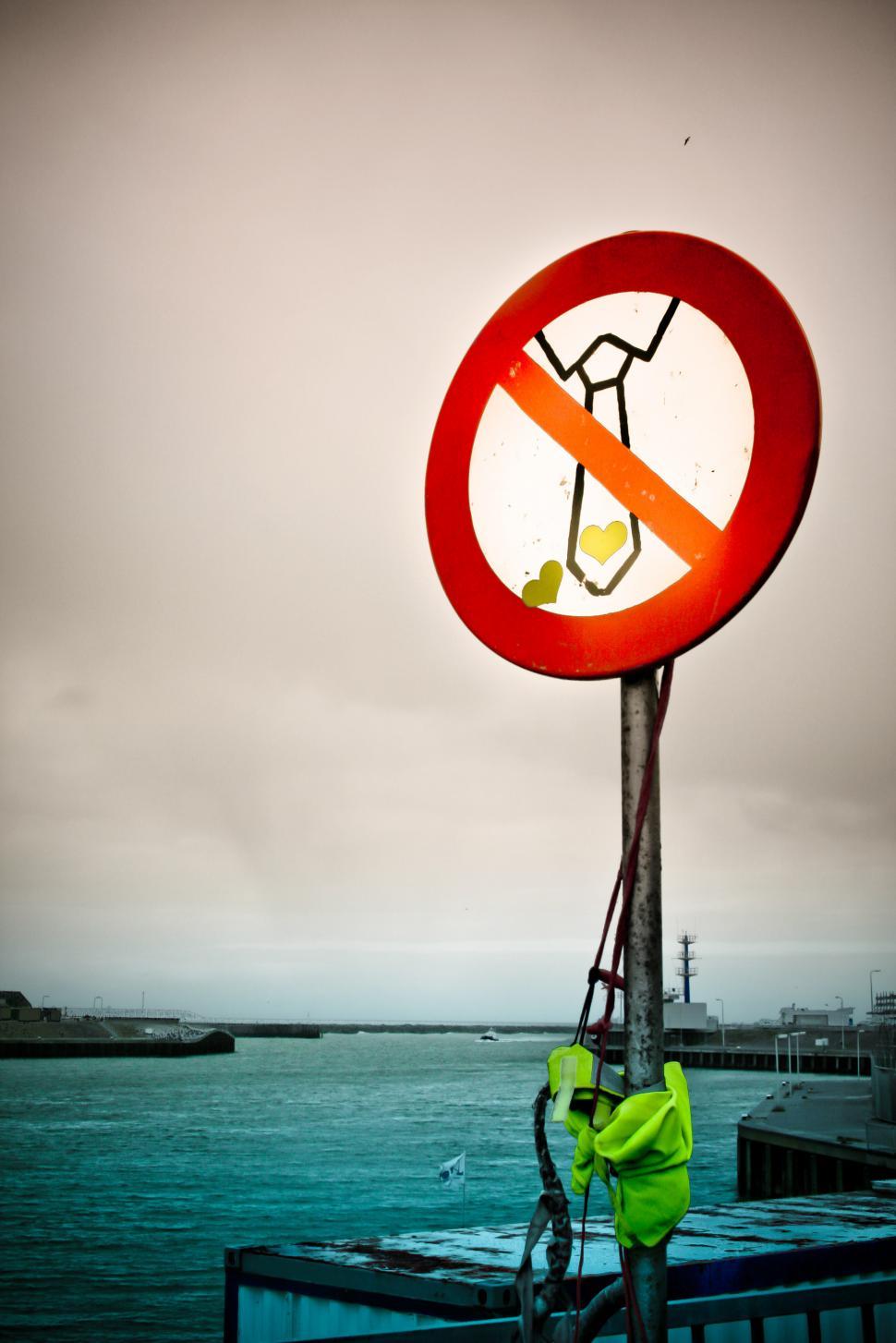 Free Image of No ties allowed 