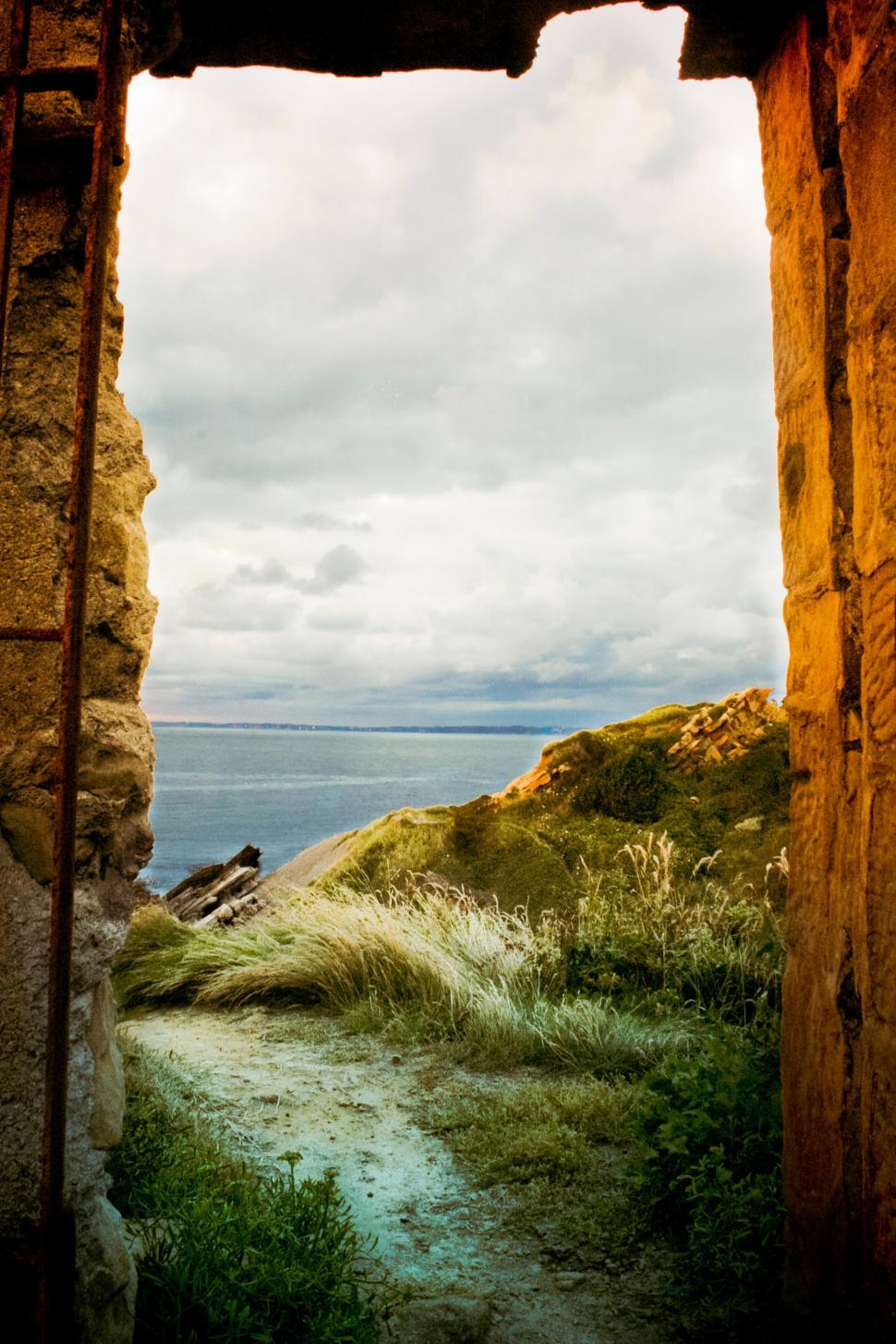 Free Image of Landscape beyond arch 