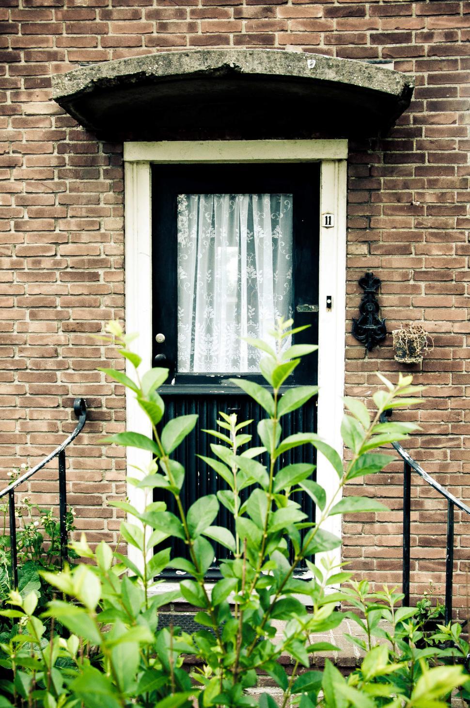Free Image of front door to house 
