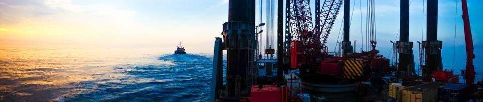 Free Image of oil platform 