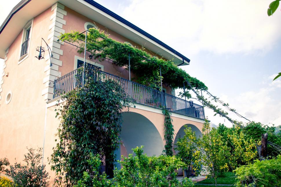 Free Image of Old house in italy 