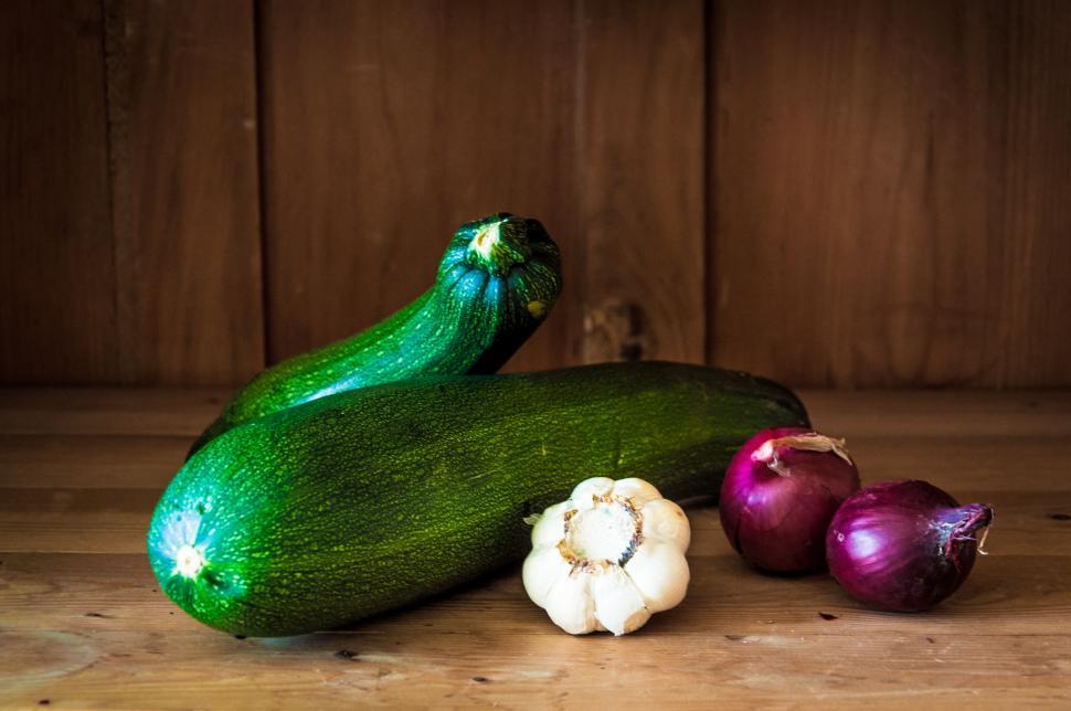 Free Image of Courgette on wood background 