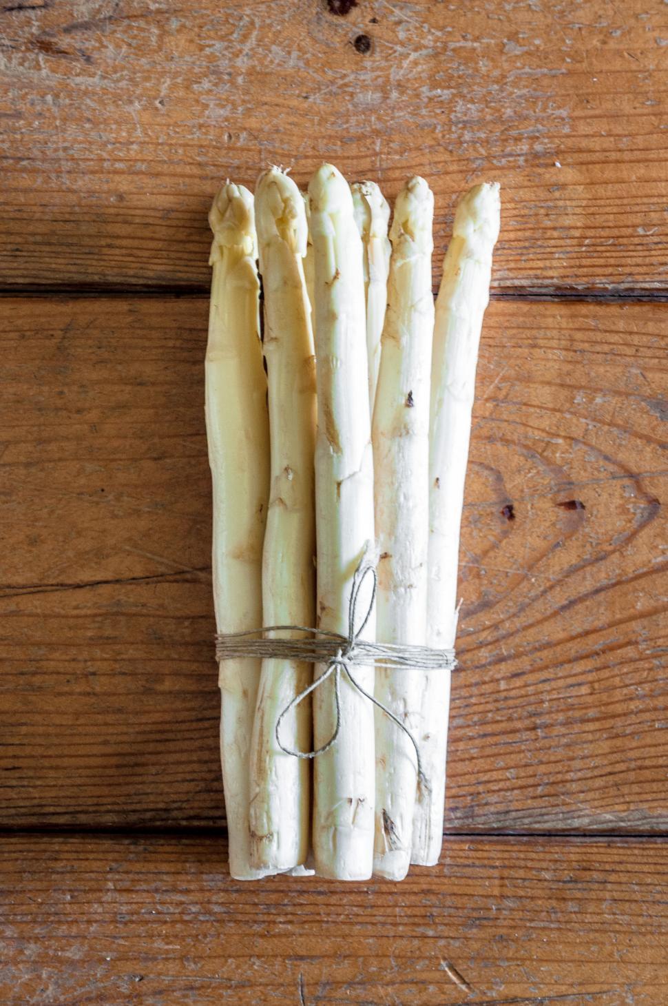 Free Image of bunch of white asparagus, spargel 