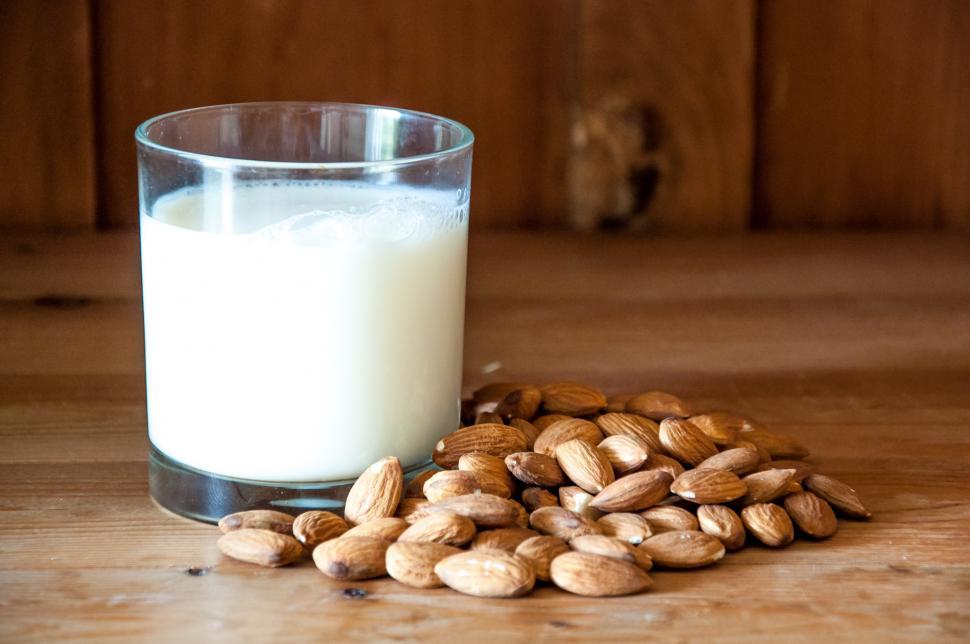Free Image of Almond milk with almond on a wooden table 