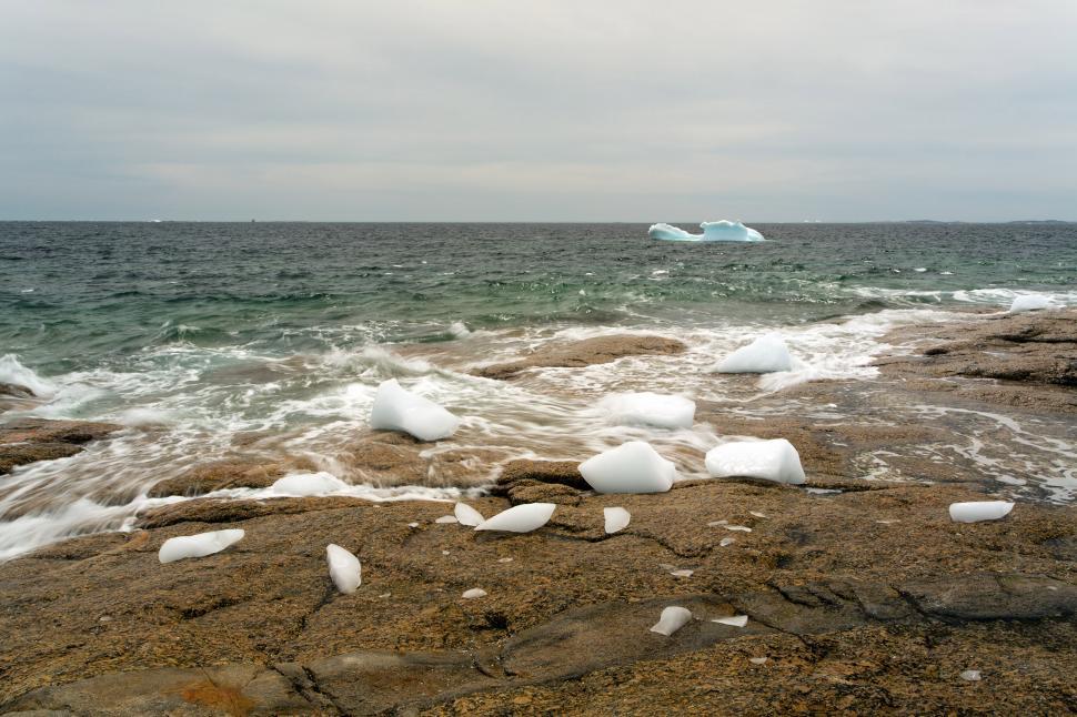 Free Image of Iceberg and rock 