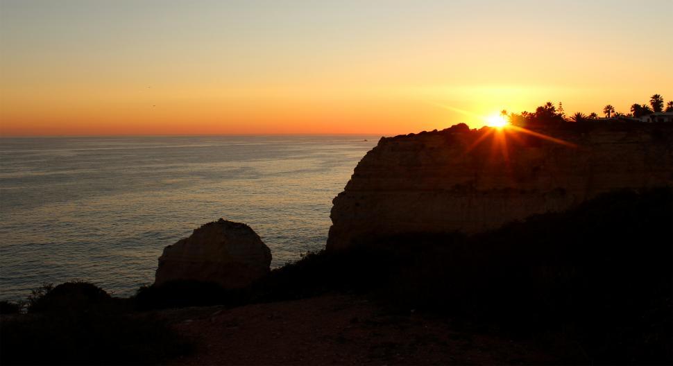 Free Image of Sunset over the cliffs in Algarve 