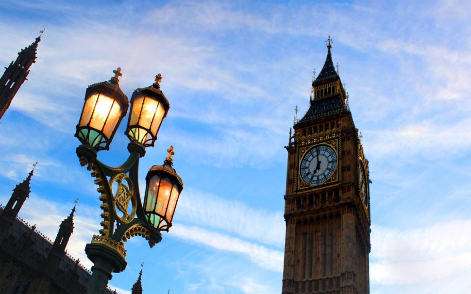Free Image of Perspective of Big Ben from Westminster Bridge at Dusk 