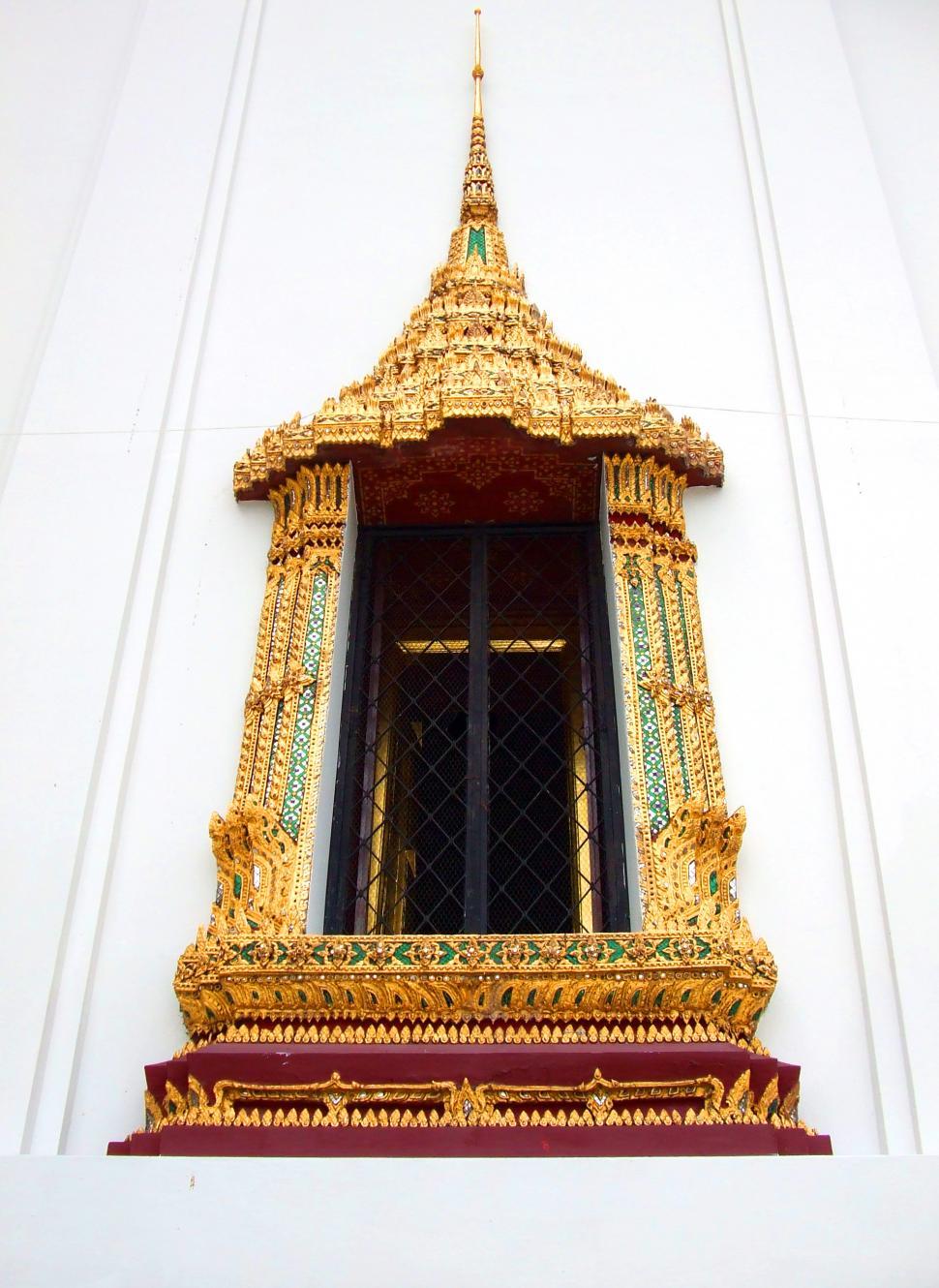 Free Image of Thai style temple window at Wat Phra Kaew - Bangkok - Thailand 