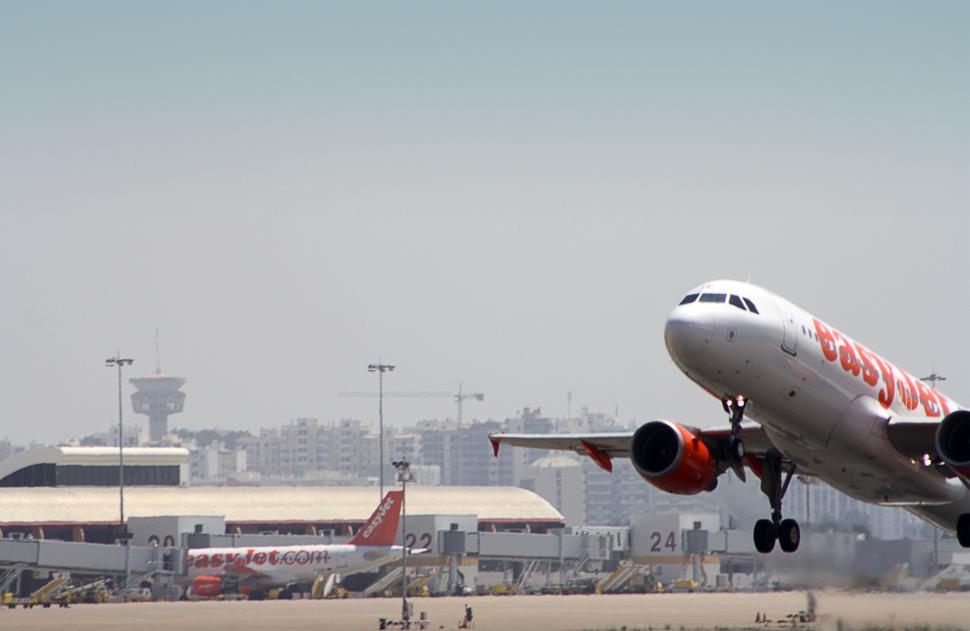 Free Image of A jet is taking off at the airport 
