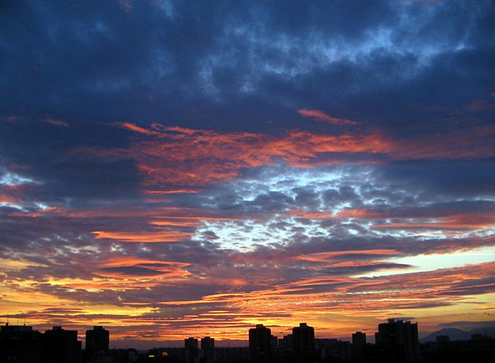Free Image of Dramatic colorful sunset 