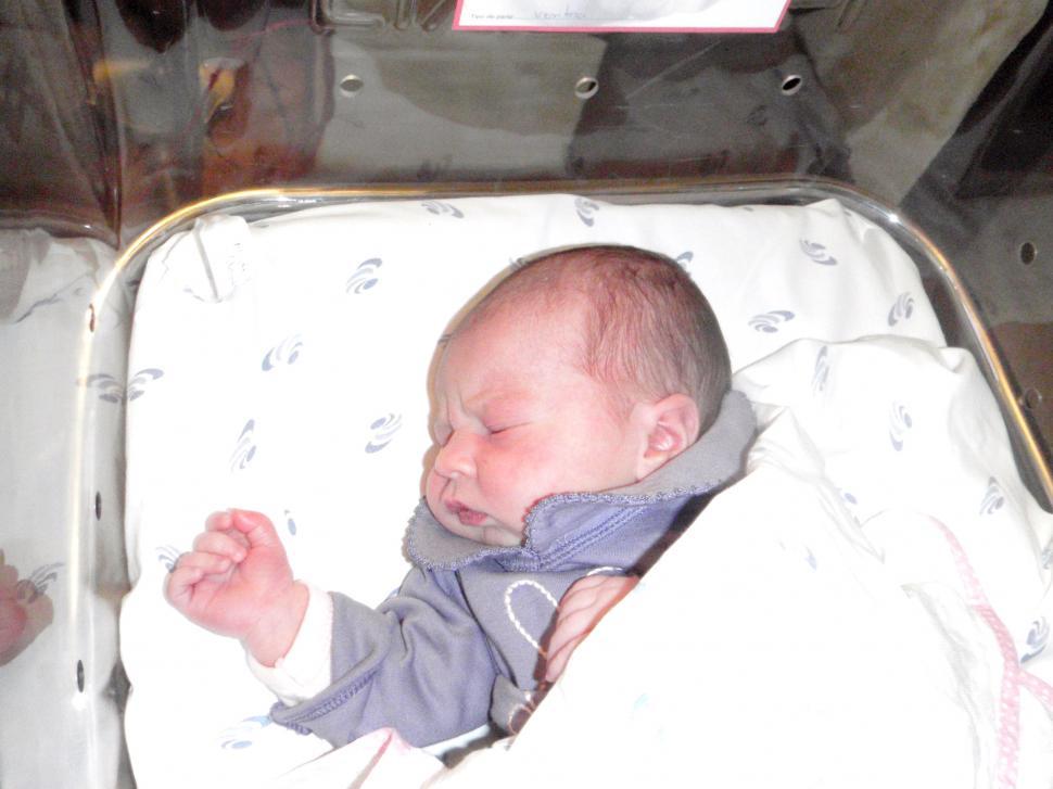 Free Image of Recently newborn infant asleep in delivery room 
