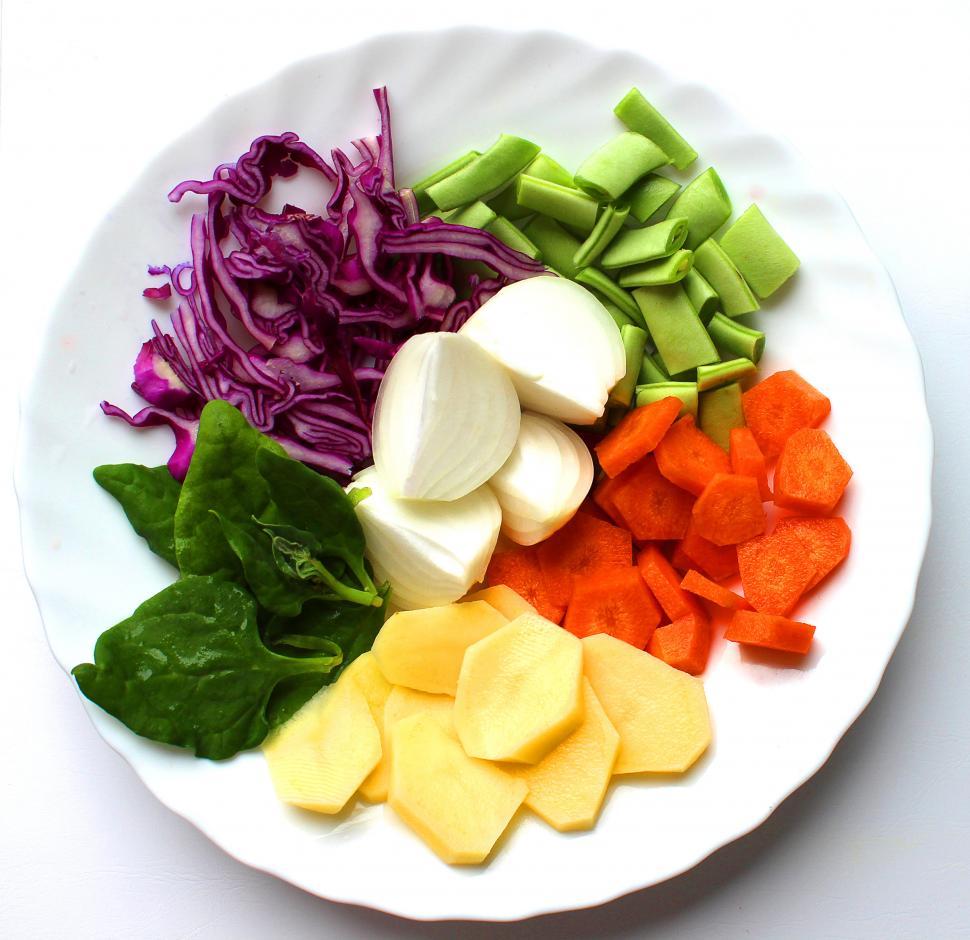 Free Image of A plate with basic soup ingredients - spinach, green beans, carr 