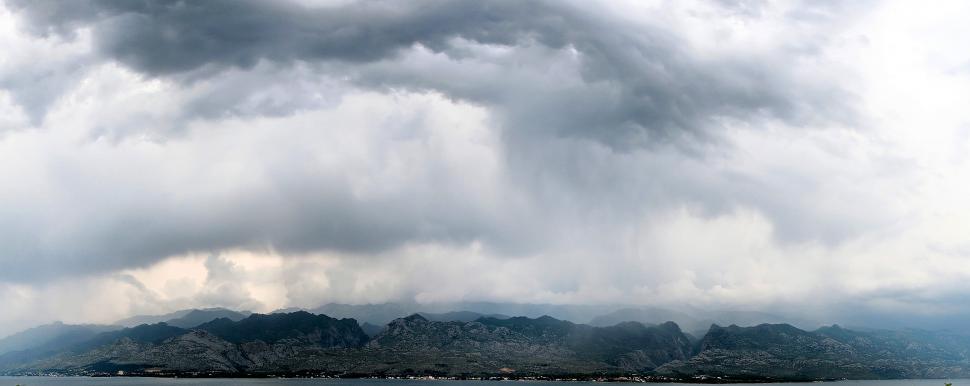 Free Image of Storm brewing 