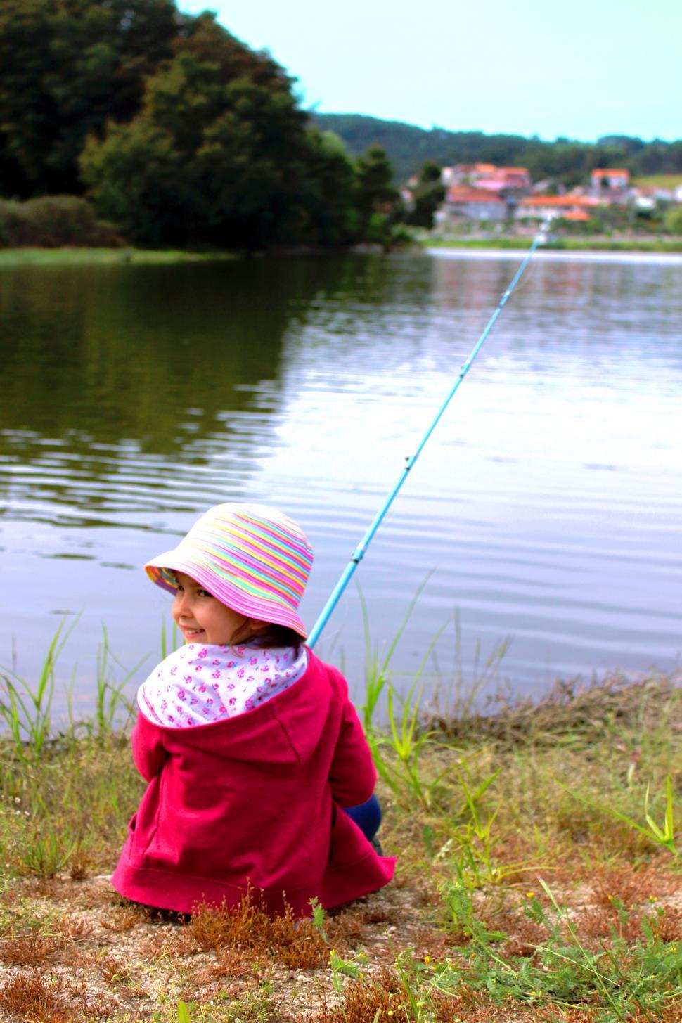 Free Image of Little girl fishing and smiling 