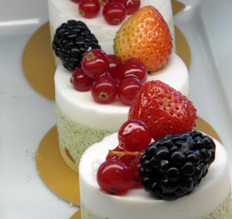 Free Image of Fresh Fruit Cakes 