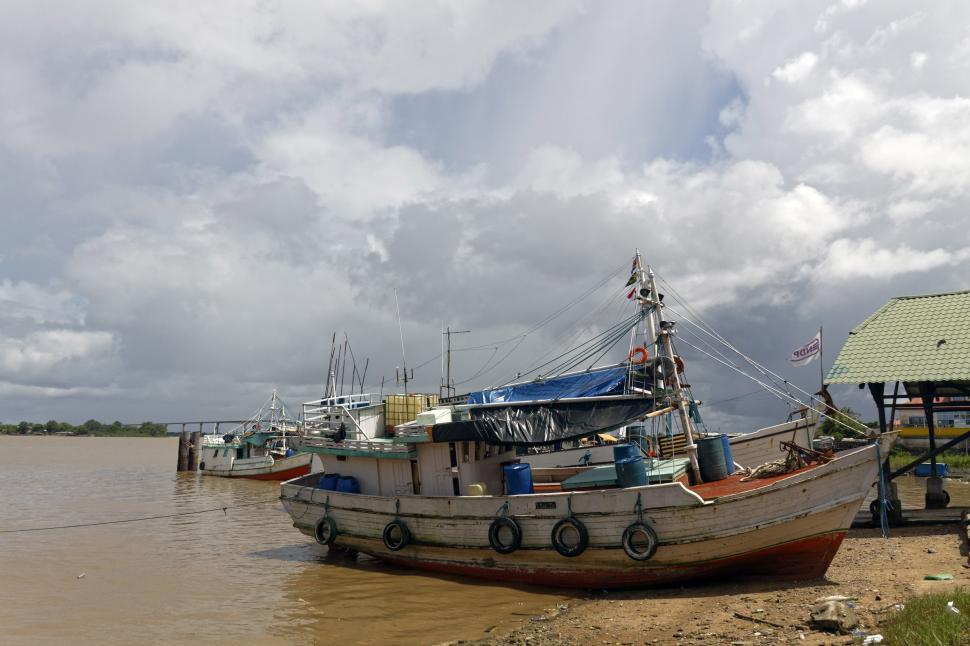 Free Image of Fishing Trawler 
