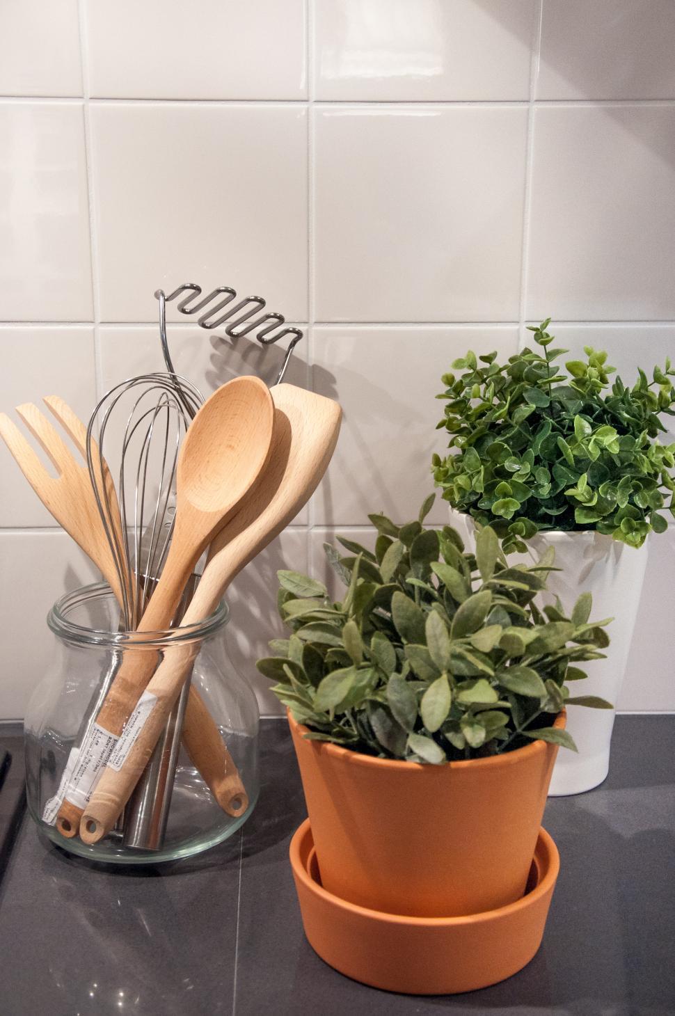 Free Image of wooden kitchen utensils 