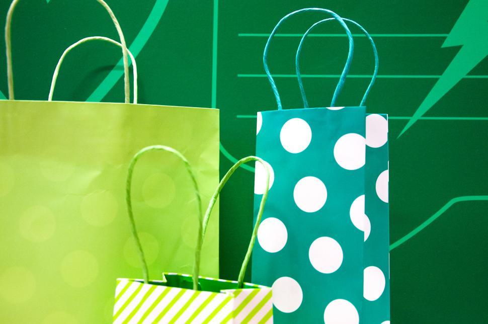 Free Image of gift bags green 