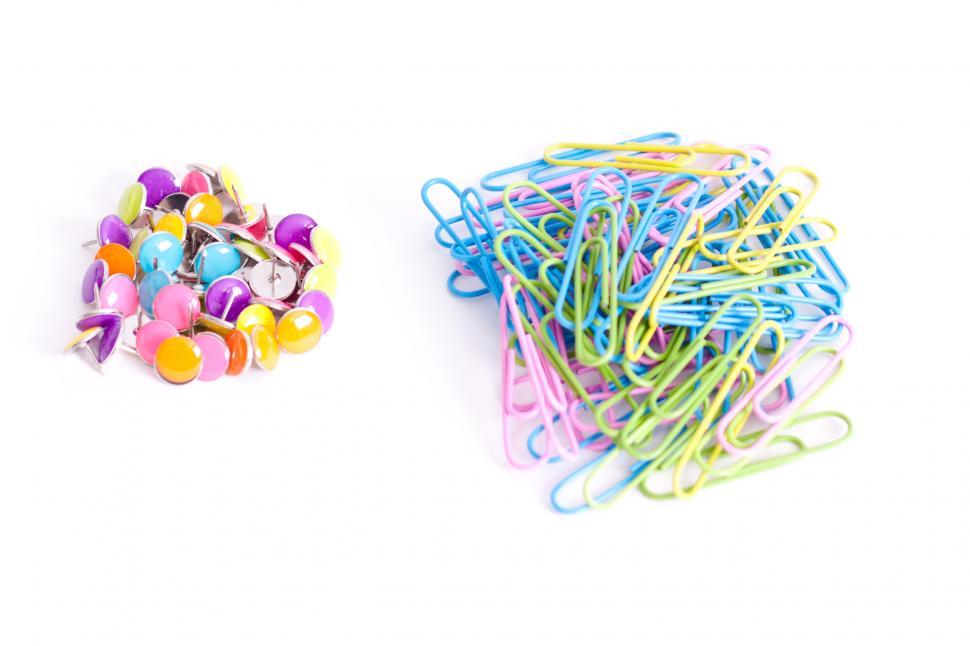 Free Image of Tacks and paper clips 
