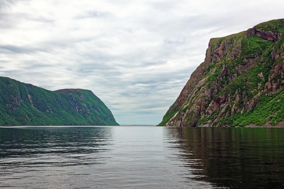 Free Image of Sailing on Western Brook Pond 