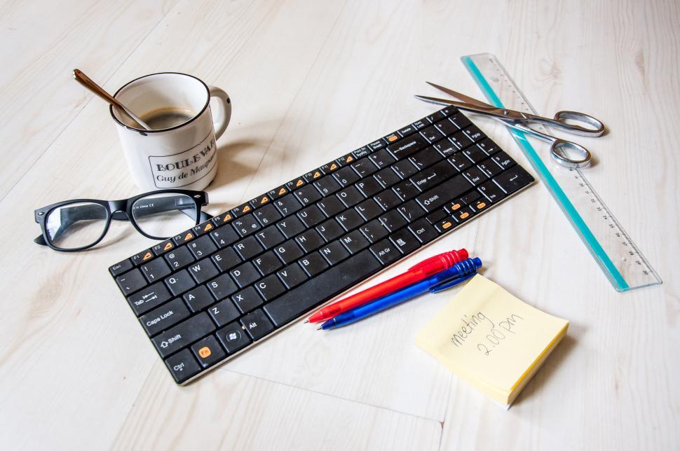 Free Image of coffee cup and office supplies 