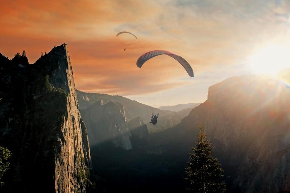 Free Image of Paragliding in the mountains at sunrise 