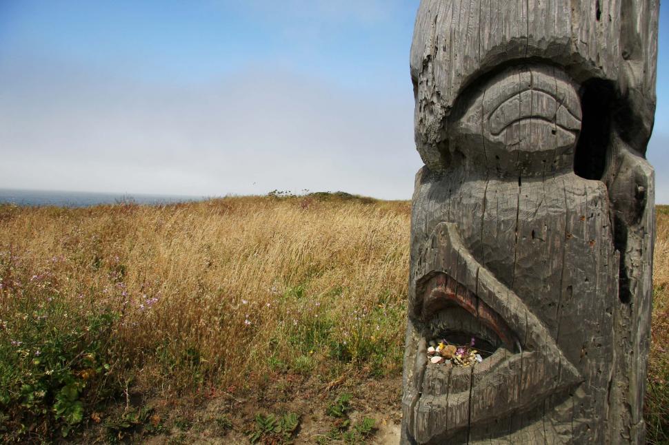 Free Image of Carved totem pole 