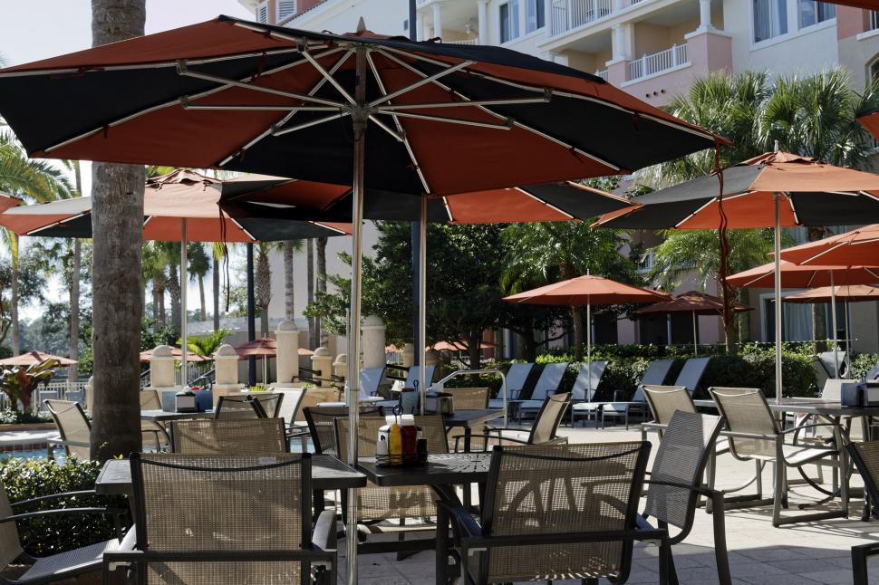 Free Image of Outdoor Restaurant - Table Setting 