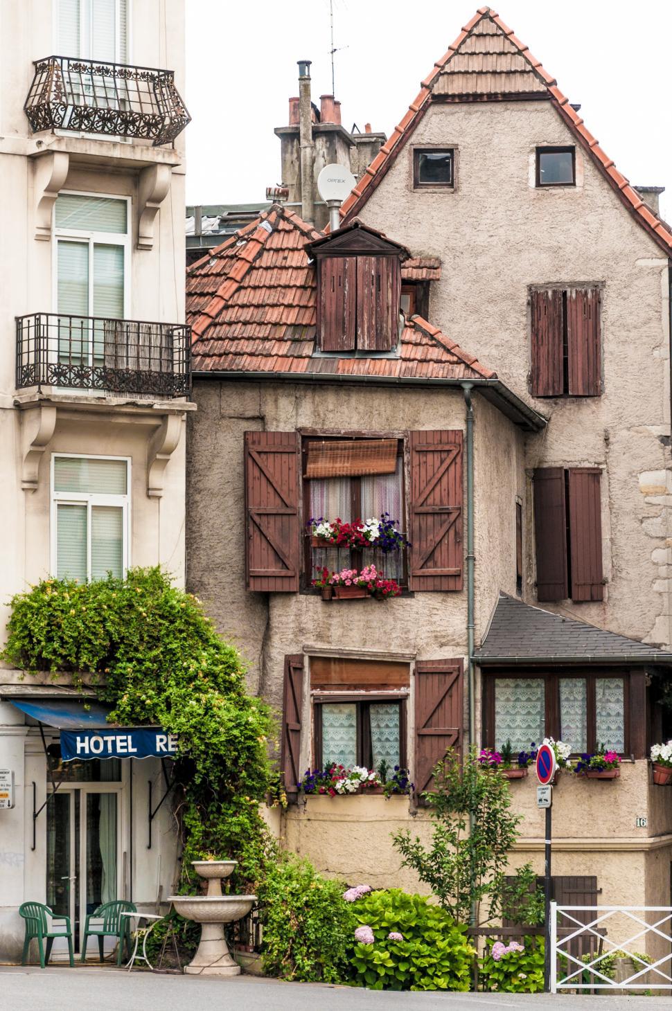 Free Image of charming french houses 