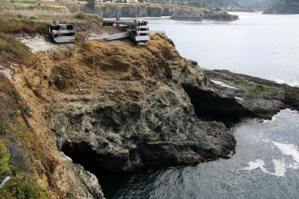 Free Image of Mendocino, California shoreline 