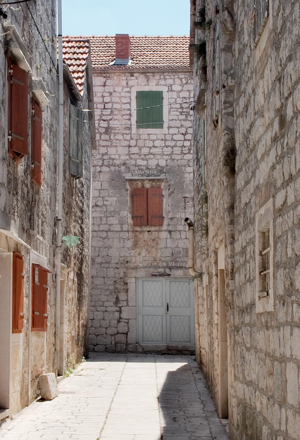 Free Image of Old street 
