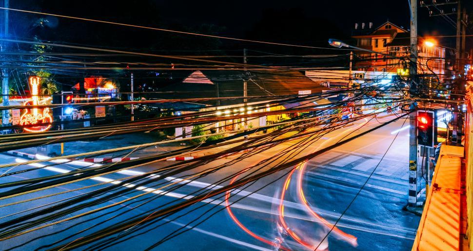 Free Image of Street Lights At Night 