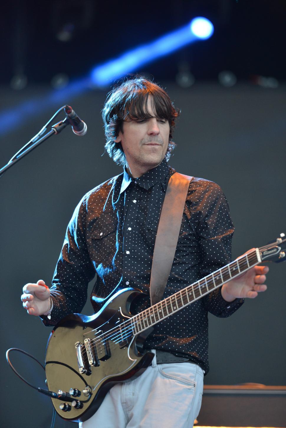 Free Image of Guitar player 