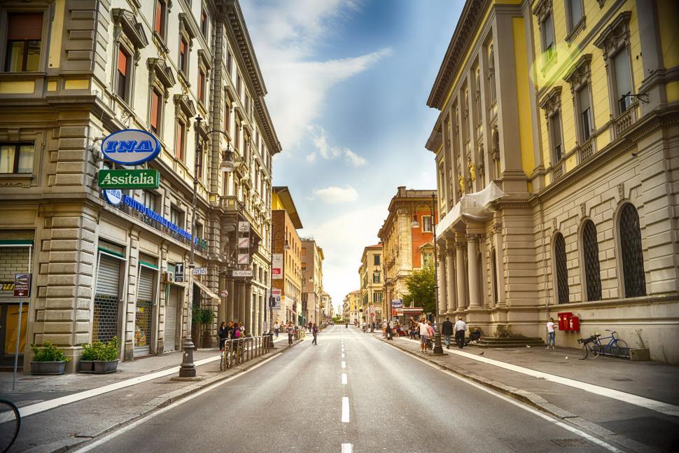 Free Image of Two lane city streets 