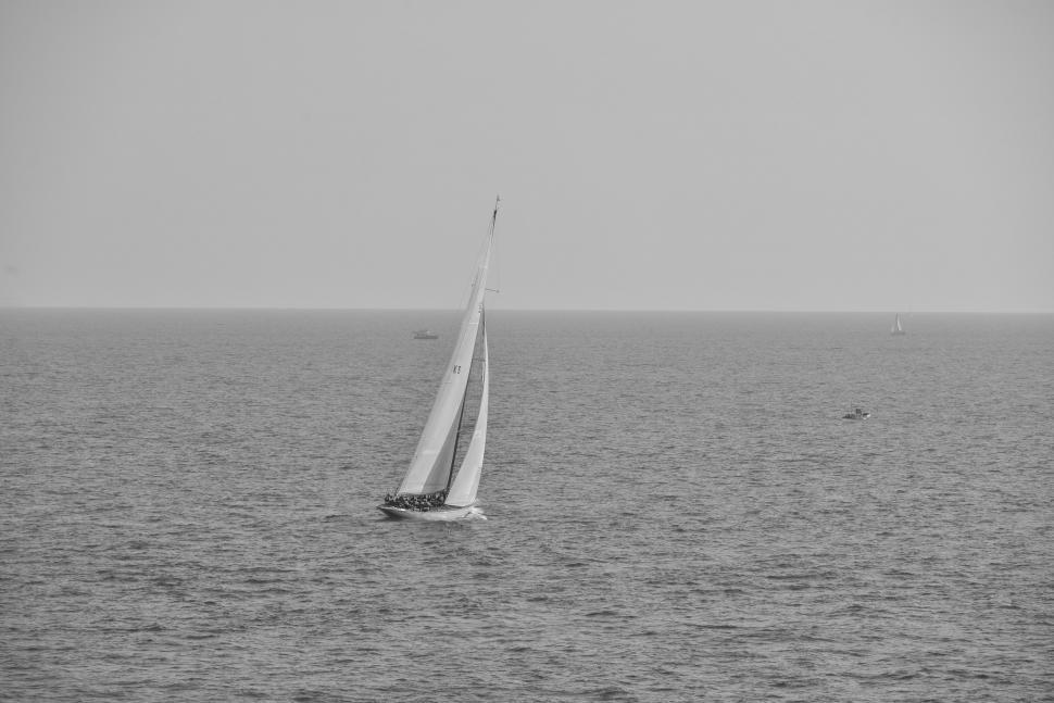Free Image of Sailboat in the sea 