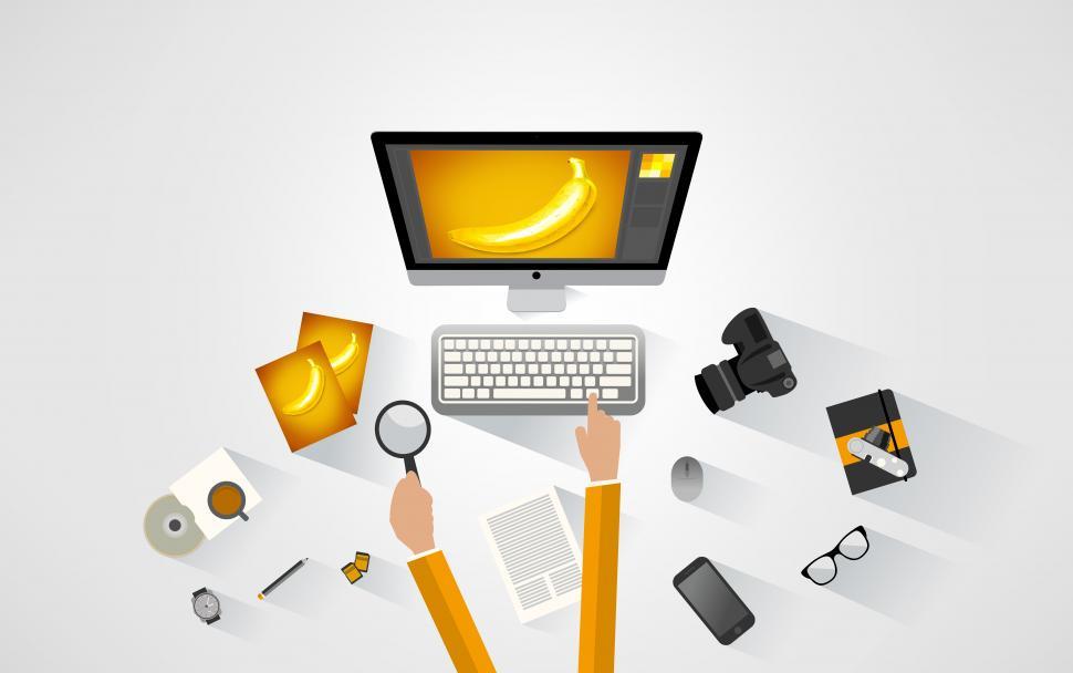 Free Image of Photographer working at the desk - Yellow tones 