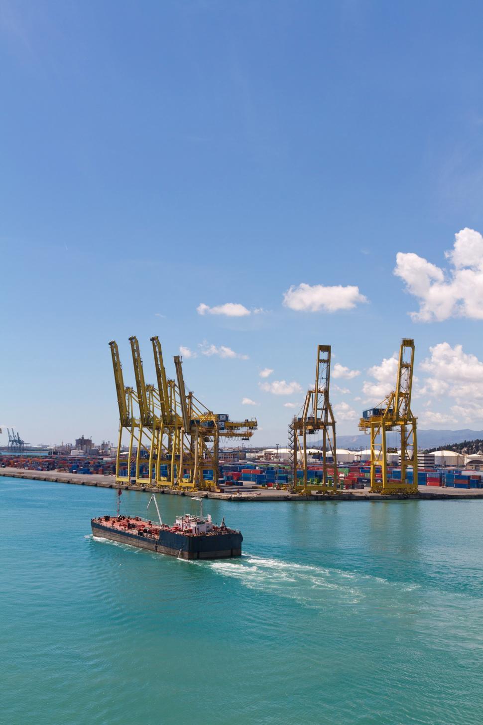 Free Image of Tanker barge Moving to Fuel Ship 