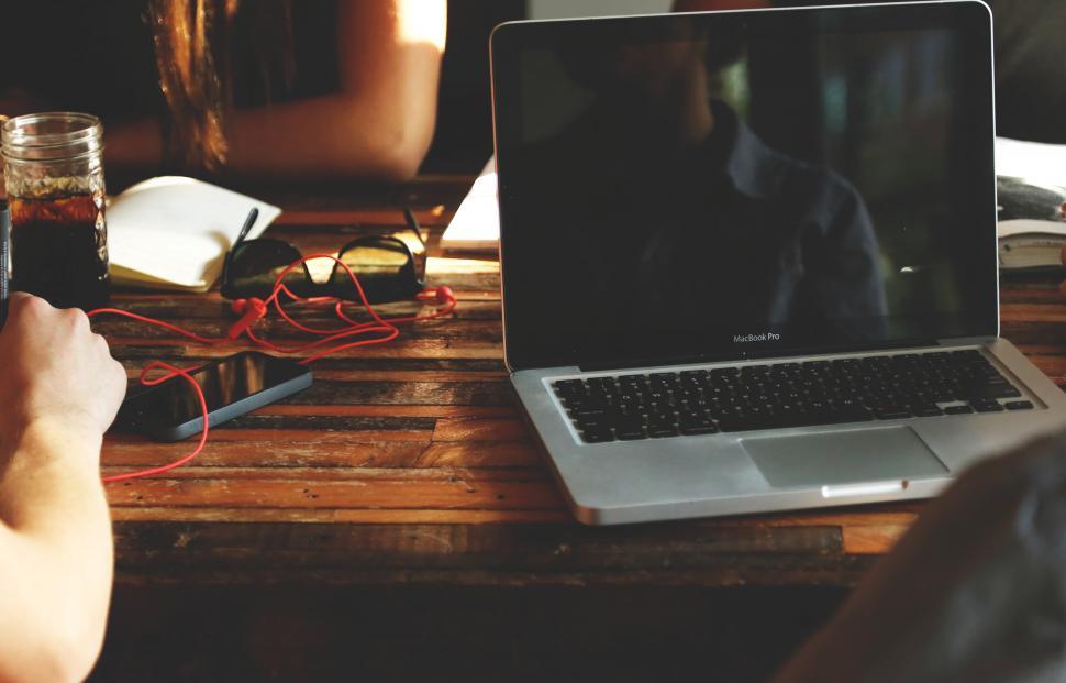 Free Image of Open laptop 