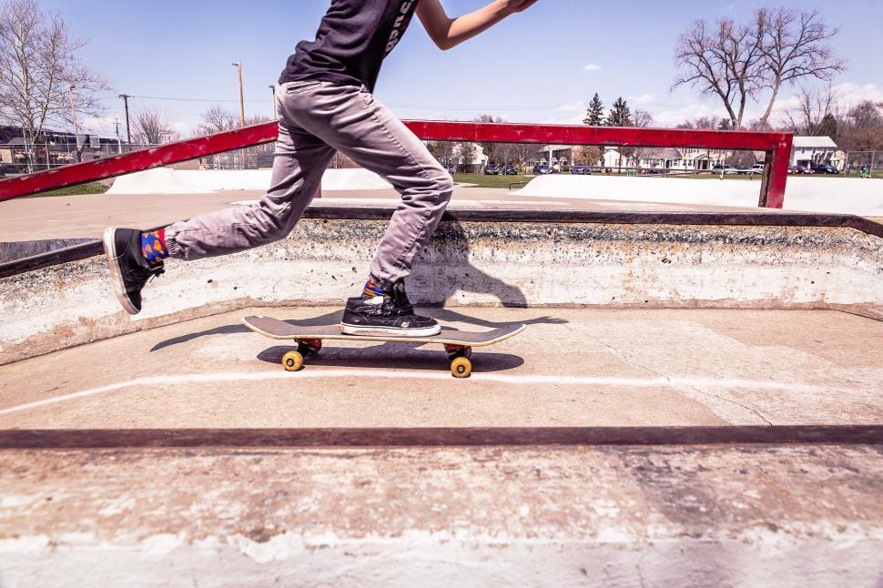 Free Image of Skateboarding 