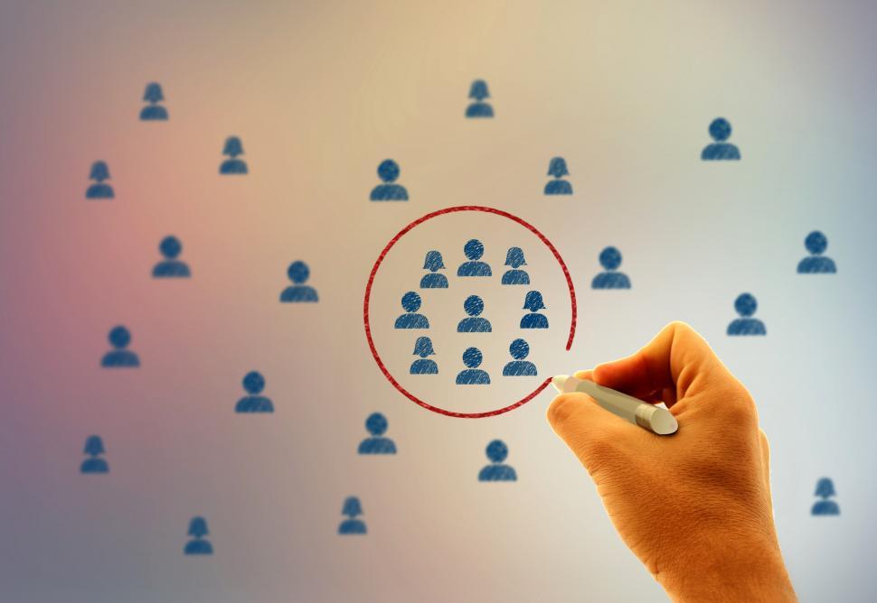 Free Image of Businessman drawing a circle around people icons - Marketing con 