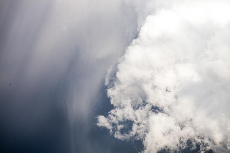 Free Image of Grey and white clouds 