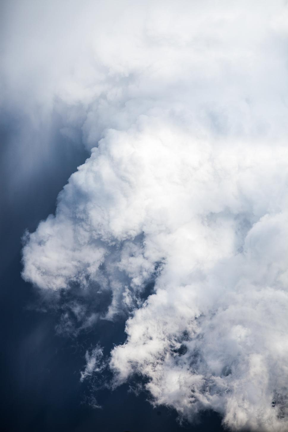 Free Image of Grey and white clouds  