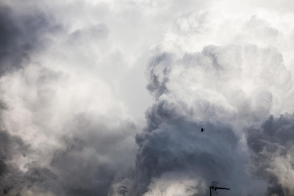 Free Image of Grey and white clouds  