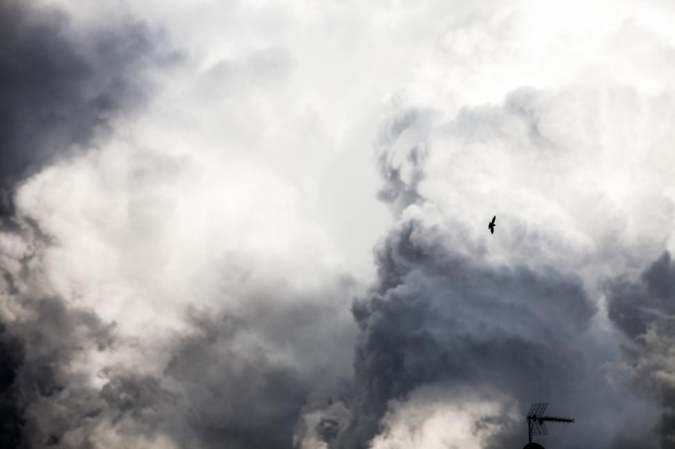 Free Image of Grey and white clouds  